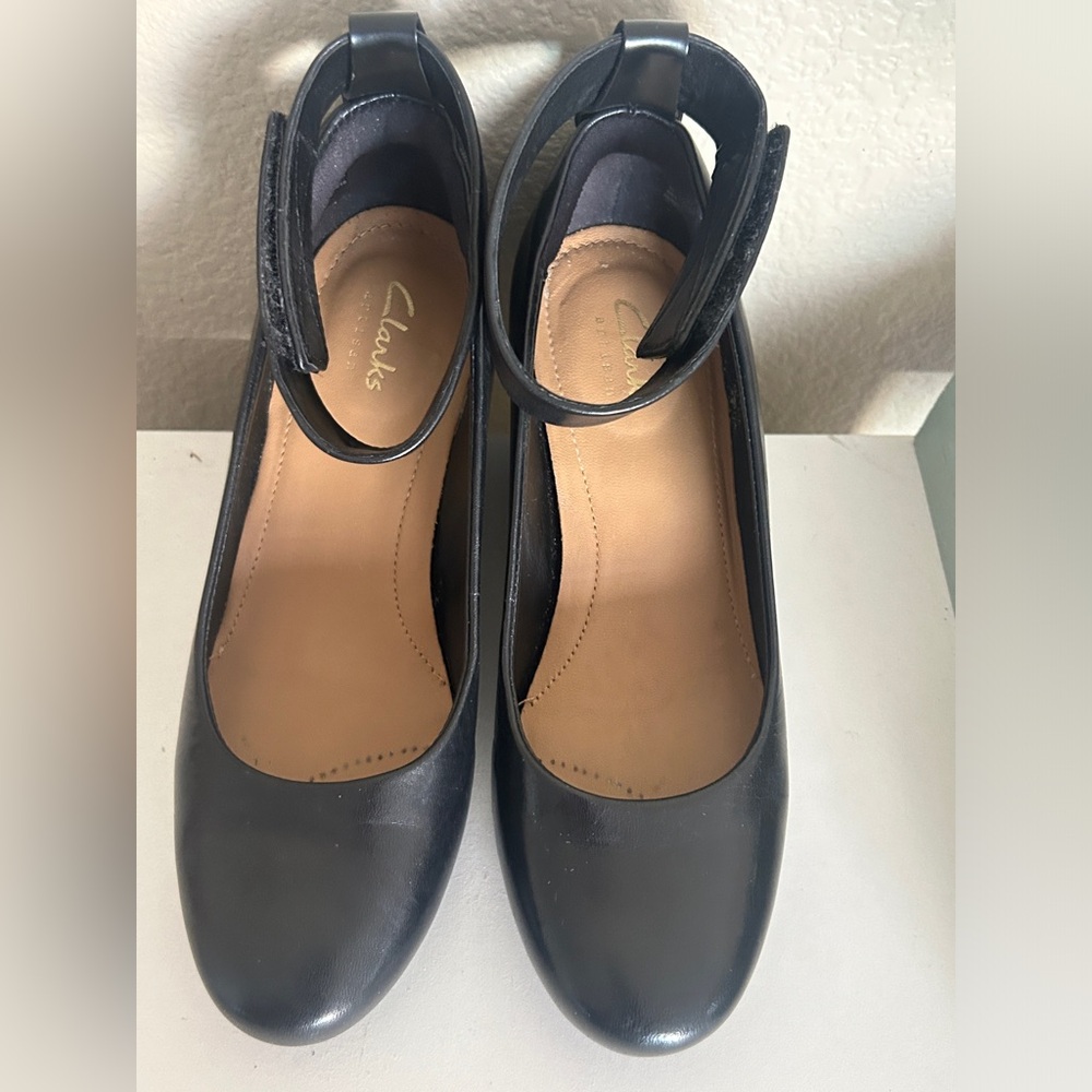 Clarks Women's Black Leather Ankle-Strap wedges size 6